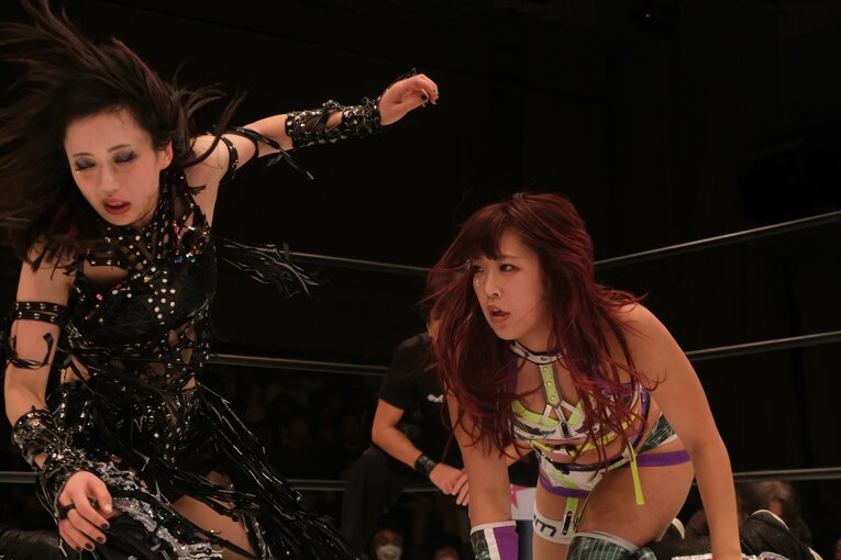 無料中継でも話題を集めた上谷沙弥vsAZM（9月27日）　©Norihiro Hashimoto