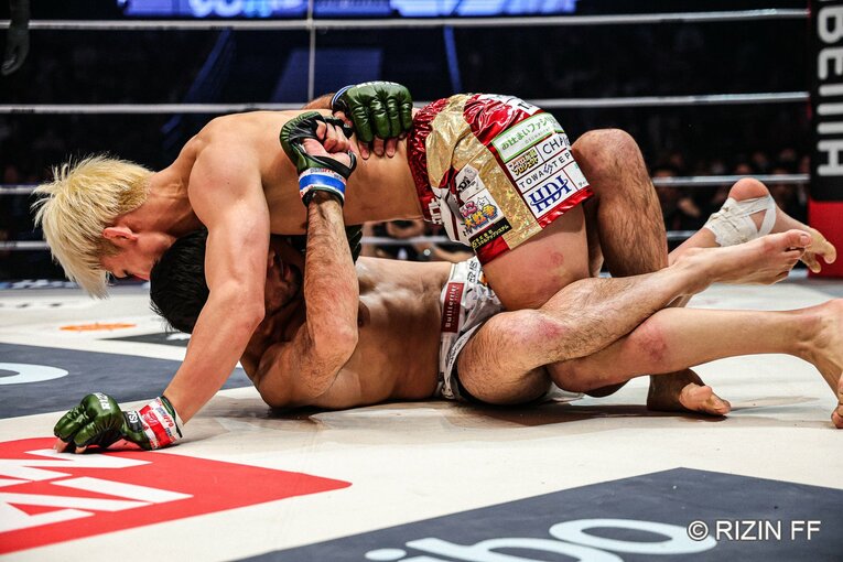 鈴木千裕vs.クレベル・コイケ　©RIZIN FF