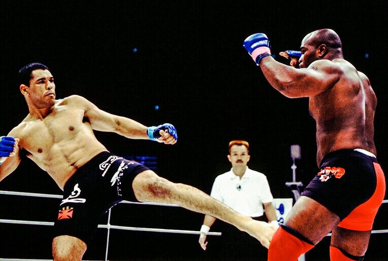 PRIDE初参戦となった2001年7月の『PRIDE.15』。ノゲイラは“番人”と称されたゲーリー・グッドリッジと対戦