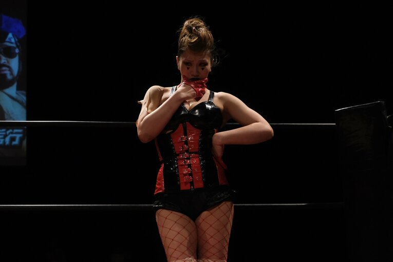 ボンデージ姿でムチ乱打も…“フェリス卒”女子レスラー・雪妃真矢がフリーで始めた新たな闘いとは？「伸び伸びと、怒られてもいいので（笑）」(29)