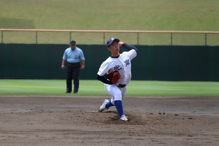 日大東北との決勝戦で力投する星　©Genki Taguchi