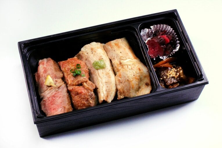 ※球団提供 19_松井稼頭央の黒毛和牛と三元豚の肉寿司_1800円_球弁