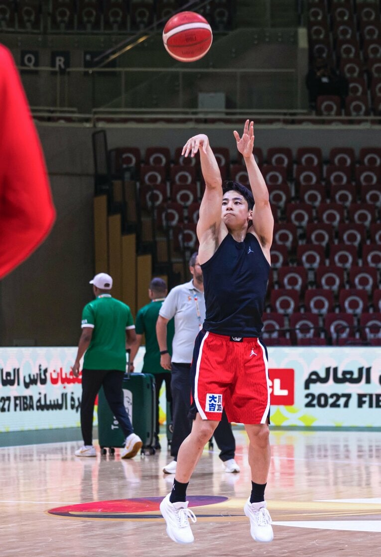 シュート練習をする河村　©FIBA