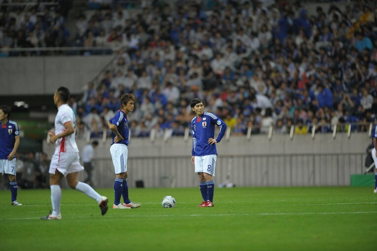 柏木陽介、李忠成（2011年／ブラジルW杯予選）©︎Takuya Sugiyama