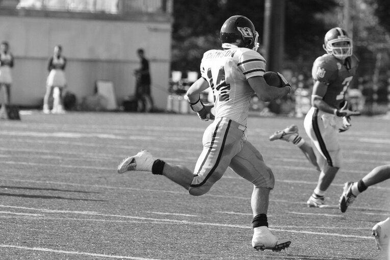 試合中、インターセプトを決めた常木（14番）。一橋側に流れを持ってくるビッグプレーだった／取材対象者提供