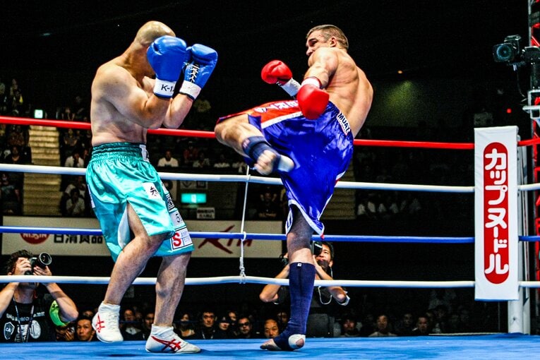 アーツのハイキック20連発。2009年8月の西島洋介戦（13枚目／全20枚）©Susumu Nagao