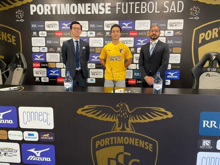 入団会見に出席する廣澤。まずはU-23チームの競争に身を置く　©︎PortimonenseSC