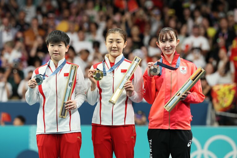 女子シングルスの表彰台で　©︎JMPA