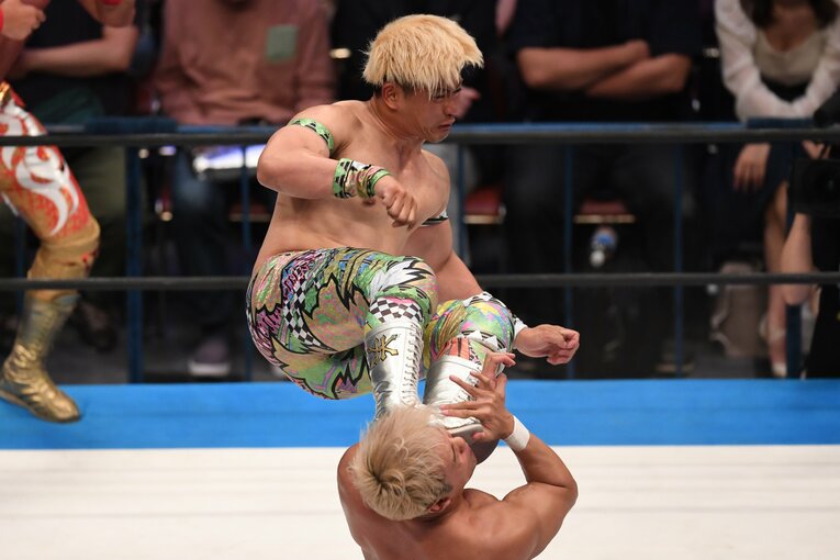 清宮海斗が放った拳王の顔面へのドロップキック