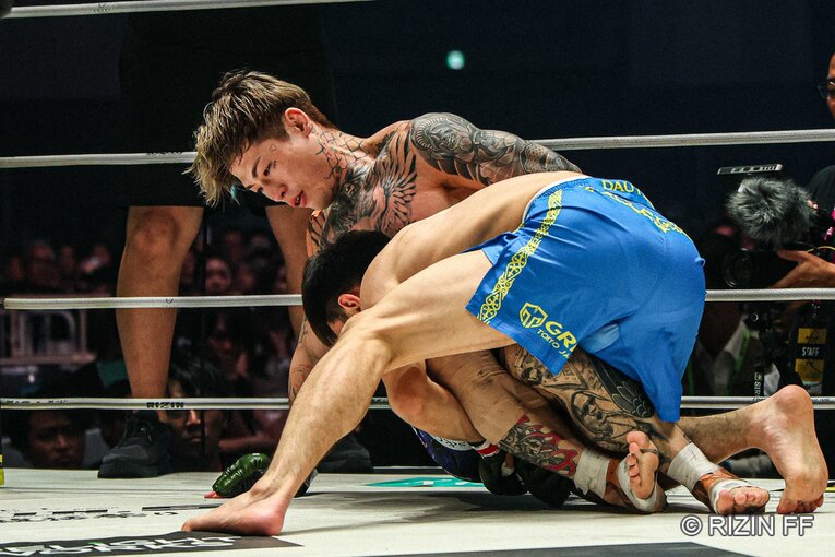 『超RIZIN.5』平本蓮vs.カルシャガ・ダウトベック　©RIZIN FF