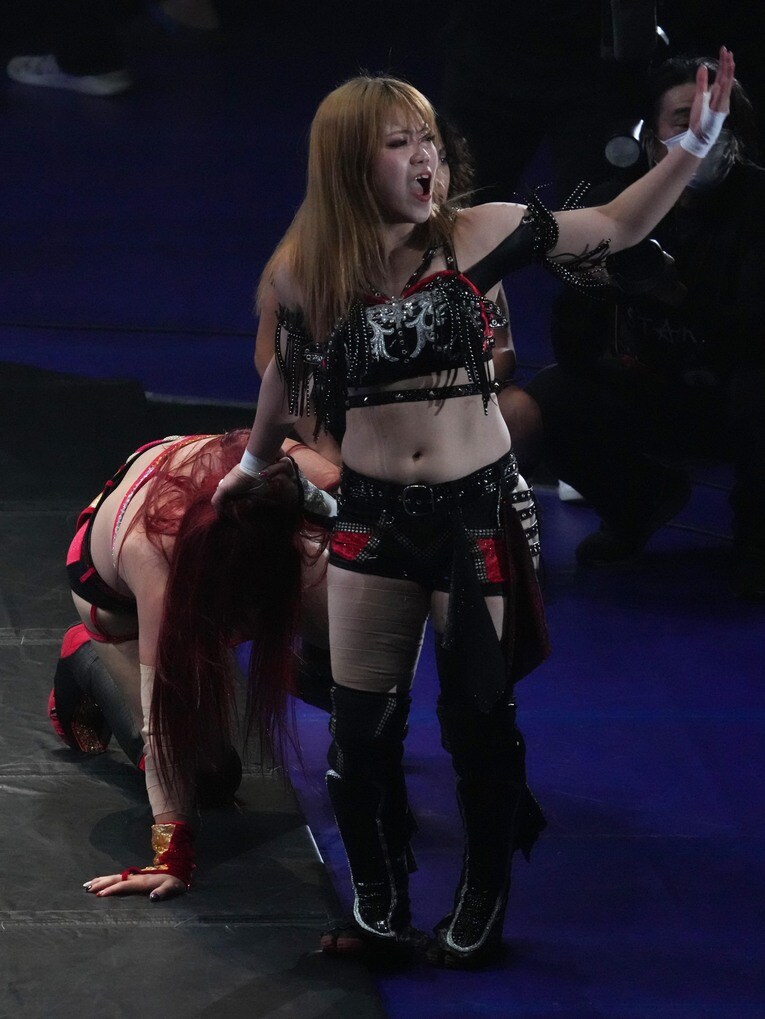 会場の声援は圧倒的に舞華へ。すずはそれすら力に変えていた（写真をクリックすると「この記事の写真」に飛びます。流血等の写真を含みますので、ご注意ください）　©Essei Hara