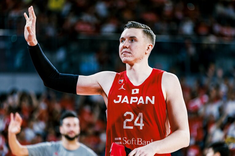 日本のセンターを務めるジョシュ・ホーキンソン。208cmのビッグマンにも関わらず、高い3P成功率を誇る　©Kiichi Matsumoto