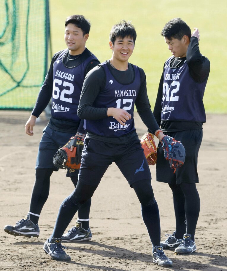 新人合同自主トレで汗を流す山下　©Kyodo News