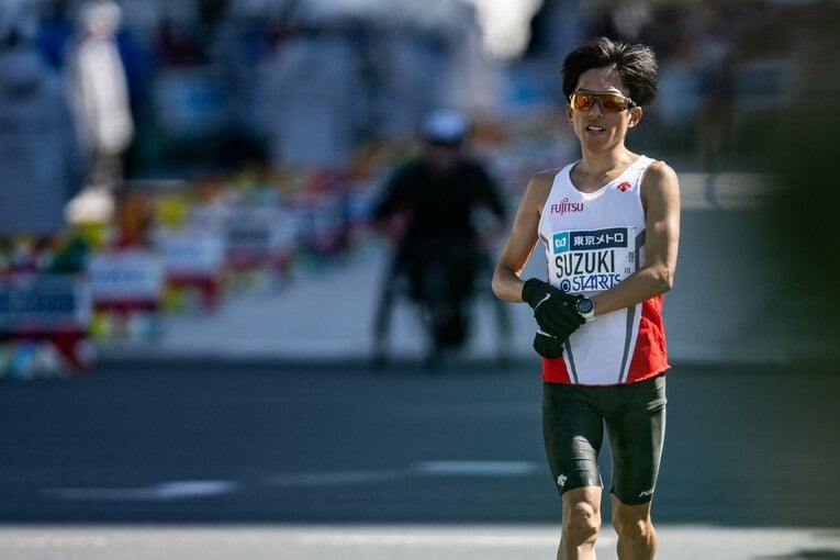 日本選手の中で唯一、2時間4分台の記録を持つ鈴木健吾（神大→富士通）は27km付近で遅れ、勝負に絡めず　©Nanae Suzuki