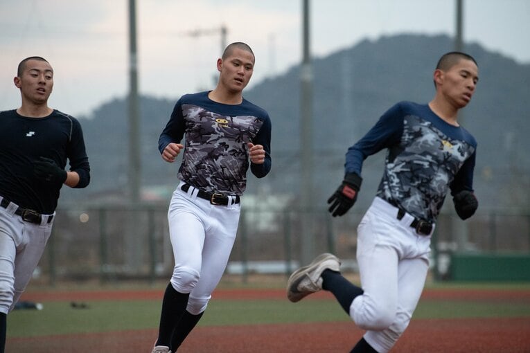 冬の練習風景。走り込む木下 ©Kota Inoue