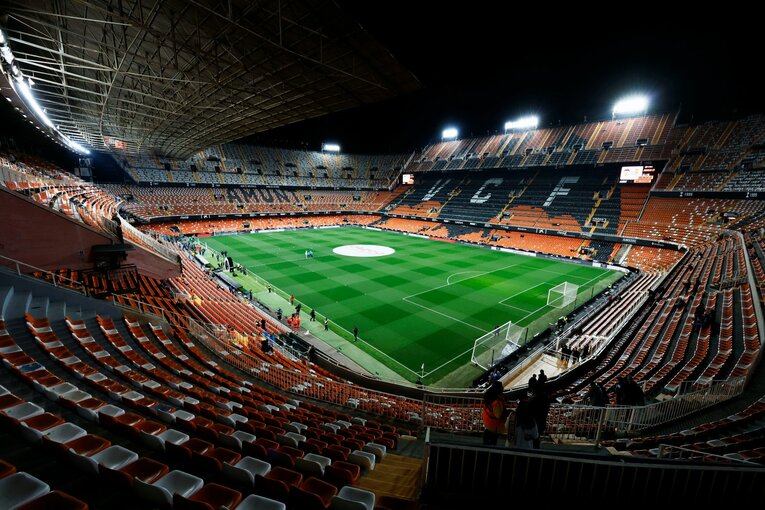 〈久保建英ソシエダ月間MVP〉敵地で憎まれるのは名が知れた証拠だが…「クボへの徹底マーク」と“1枚も撮れなかったシーン”とは(7)