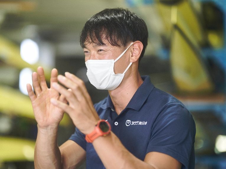 インタビューに応じる荒川　©Yuki Suenaga