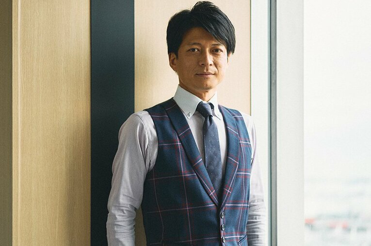 「13歳、真夏の大冒険」が流行語になったフジテレビ倉田大誠アナウンサー。競馬や春高バレーなどの実況を務める ／ photograph by Yuki Suenaga