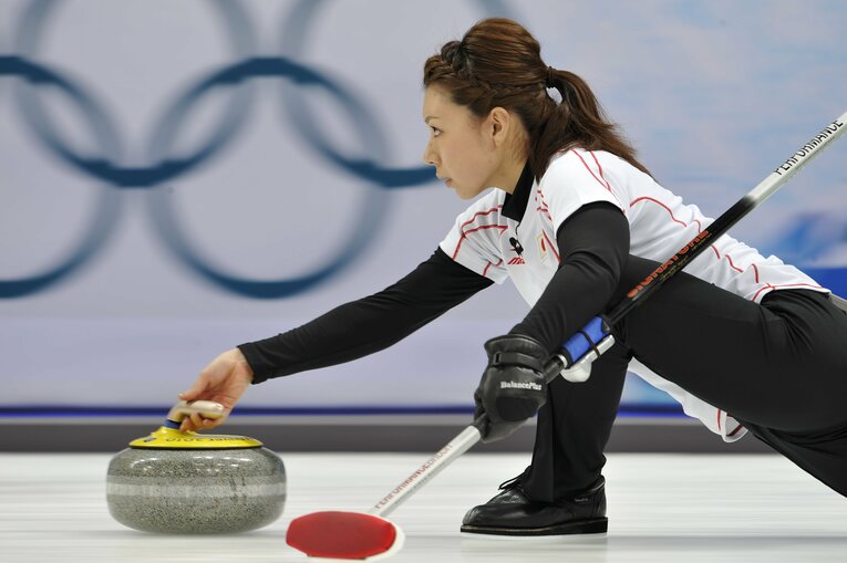 【カーリング女子レア写真】バンクーバー五輪の本橋…写真は右に続きます　©Takuya Sugiyama/JMPA