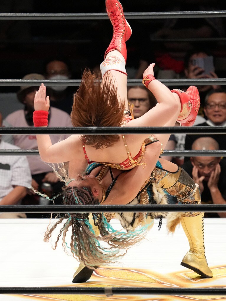 ジュリアのジャーマンスプレックス　©Hiroki Watanabe