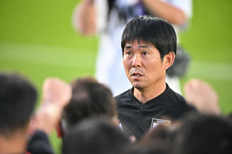 コスタリカ戦後の練習で取材に応じる森保監督　©Takuya Kaneko／JMPA