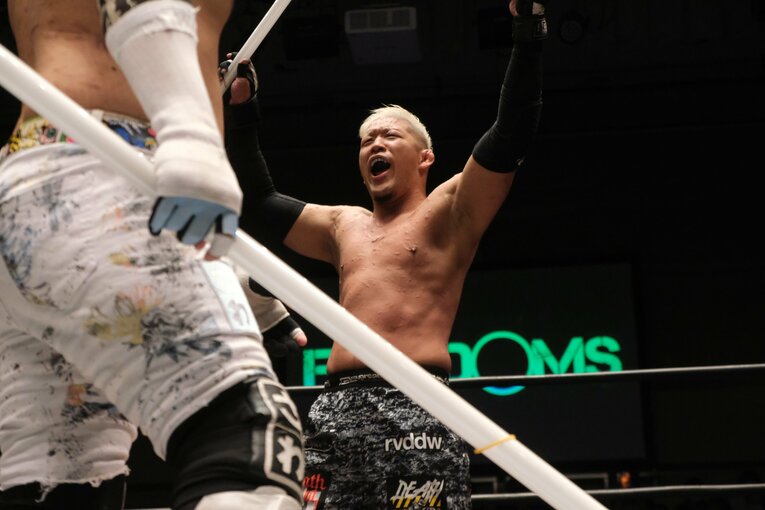 「デスマッチ・イズ・マイライフ」妻の急死を乗り越えた“クレイジー・キッド”竹田誠志の決意「蛍光灯やカミソリで傷つけ…でもそれが生きがい」(7)