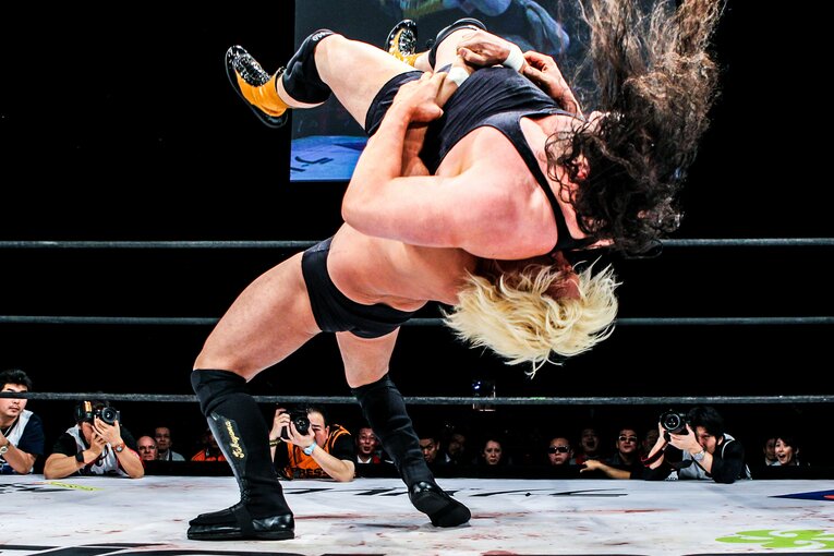 高山のエベレスト・ジャーマン・スープレックス