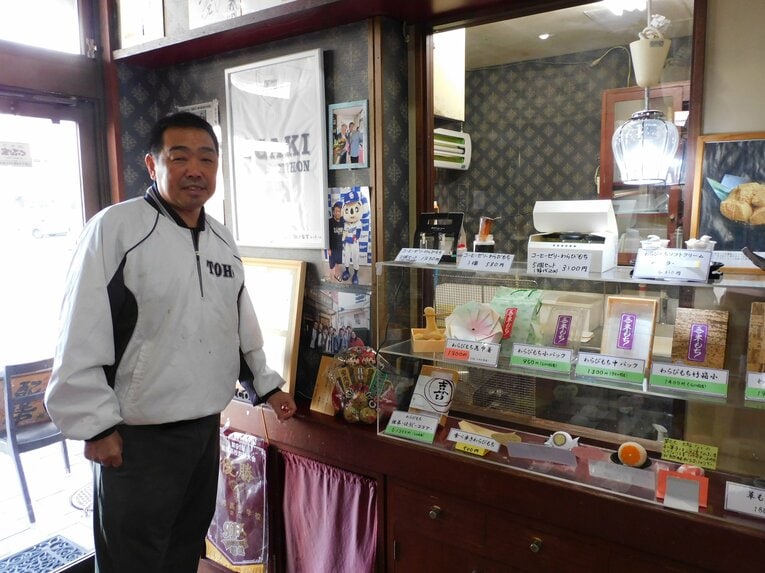 現在の山田さん。バンテリンドームのほど近くで「わらび餅店」を経営する　©︎NumberWeb