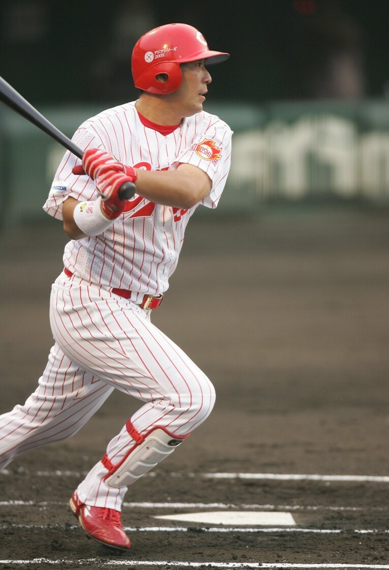 かつて広島で背番号55を背負い「赤ゴジラ」と呼ばれた嶋　©BUNGEISHUNJU