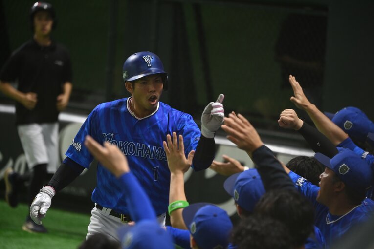 日本シリーズ第3戦、先制のホームを踏んだ桑原将志　©Naoya Sanuki