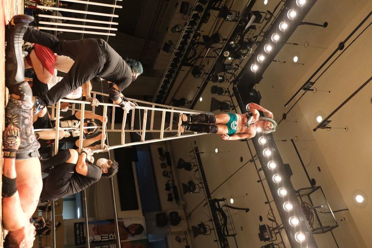 デスマッチファイター・ドリューは血がドクドク流れても試合を止めなかった 「ケガある、傷ある。でもやる。大好きだから」(23)