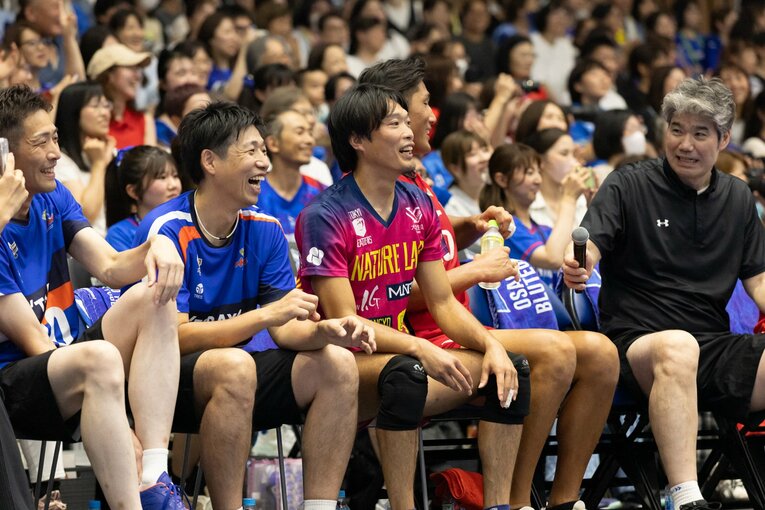 往年のメンバーが集結した清水のラストマッチ。（右から）荻野正二、石島雄介、深津旭弘、米山裕太、富松崇彰。©︎OSAKA BLUTEON