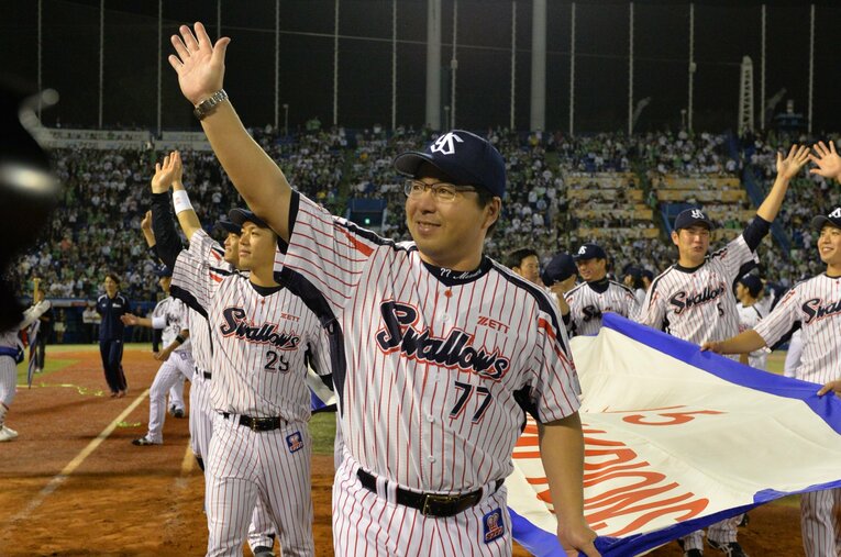 2015年、監督に就任するといきなり2年連続最下位だったスワローズを優勝に導いた真中満氏の“合理的マネジメント”とは？　©Hideki Sugiyama