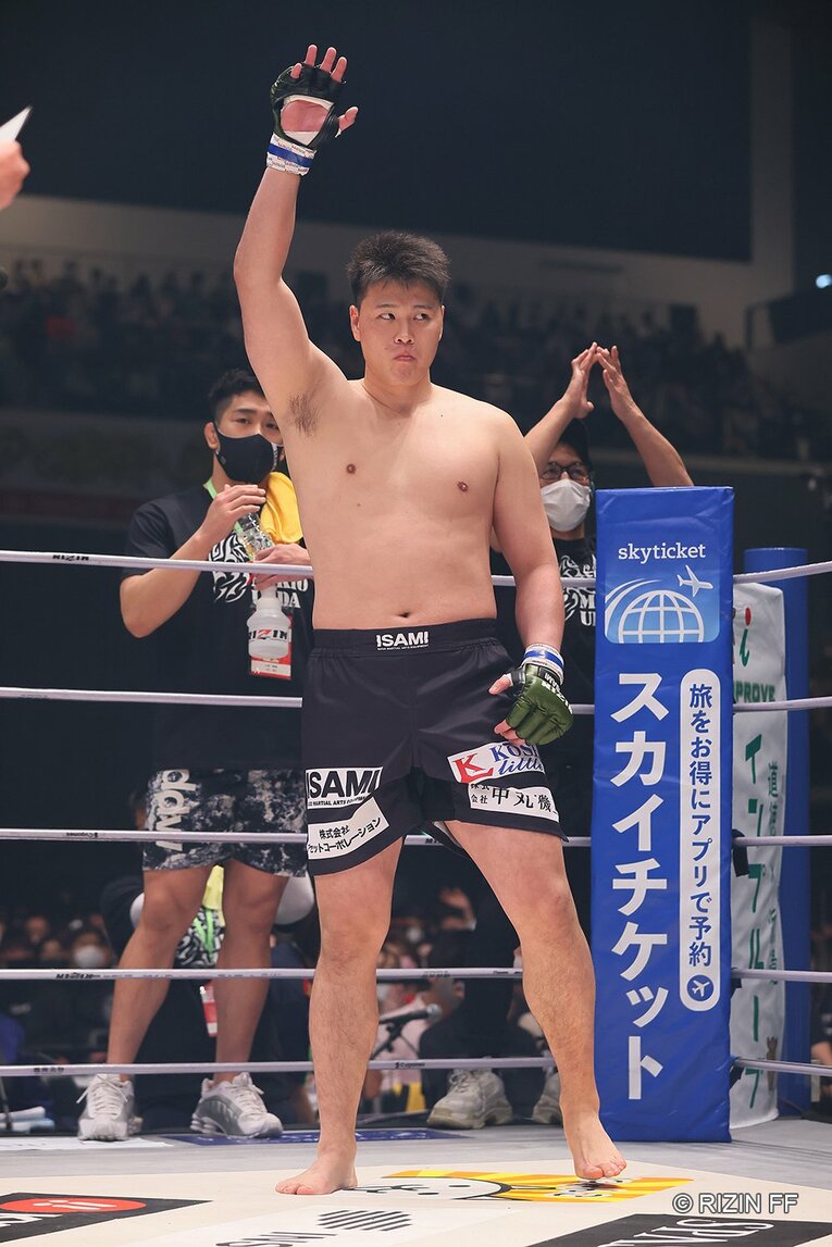 相撲界を懲戒解雇からRIZINへ…貴賢神がデビュー戦完敗でも見せた可能性とは？ 対戦した元警察官ファイターが絶賛した「凄い素質」(46)