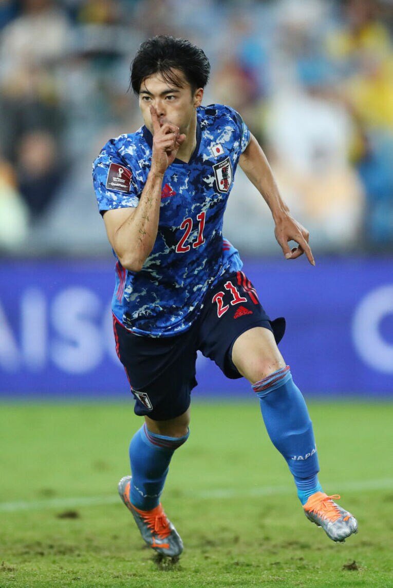 文字通り敵地を“黙らせた”三笘（※写真をクリック、スワイプすると大学時代や三都主ら日本代表ウインガーの若き日がご覧になれます）　©Getty Images