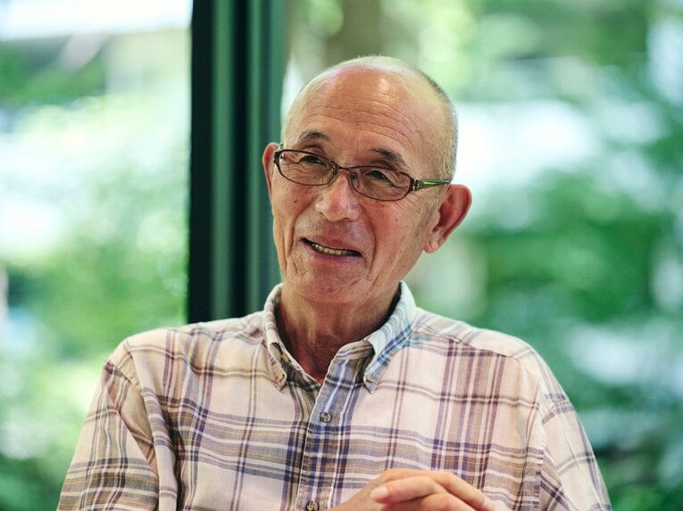 懐かしそうに初優勝を決めた試合を振り返る松岡弘　©Yuki Suenaga