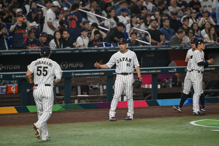 追加招集された藤平はベネズエラ戦で隅田のあとを受けて打者1人を打ち取った　©Nanae Suzuki