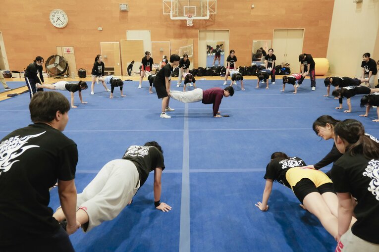 現在の東外大チアリーディング部の練習風景。部員は80人を超えるという　©Wataru Sato