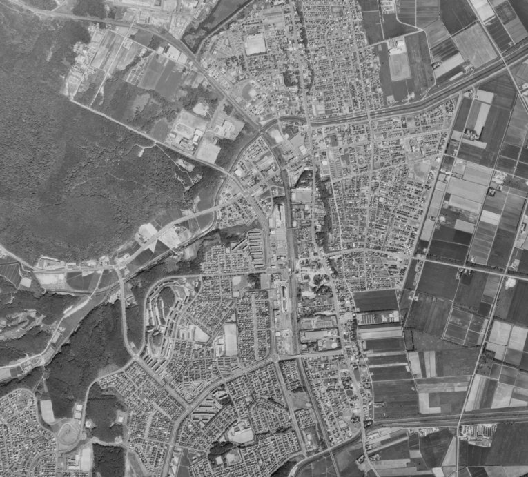 1991年の北広島の航空写真。ベッドタウン化が進んだことがよく分かる　出典：国土地理院の空中写真