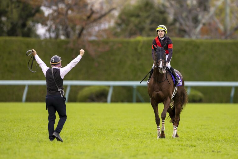 マイルCSの3歳馬による勝利は4年ぶり6頭目、中内田厩舎にとっては初の3歳以上のGI制覇となった