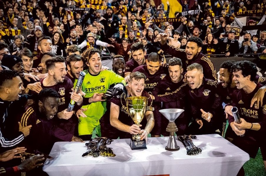 サッカーがゆえの多様性…米3部リーグ、デトロイト・シティFCが破綻した都市で成し遂げた連帯の物語<ロックのカリスマも支援><Number Web> photograph by L’Équipe