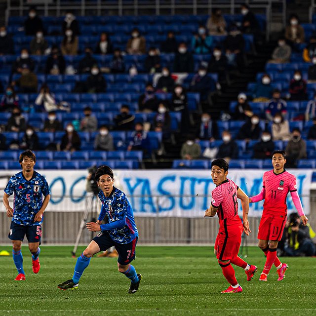 Jサポ視点のマンガ「日本代表4連戦ハイライト」 江坂vsスンギュのレイソル対決、北九州の“海ポチャ”サッカー場!