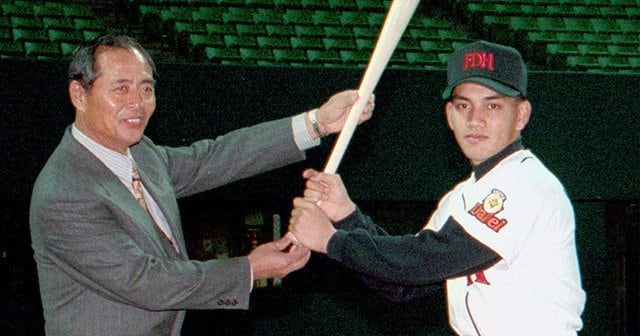 井口資仁は王貞治元監督の志を継ぐ。行く先々で優勝し続けた男の本質