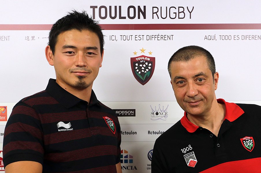 五郎丸を包み込む熱狂と「赤黒」――。新天地の強豪トゥーロン、その全貌。<Number Web> photograph by AFLO