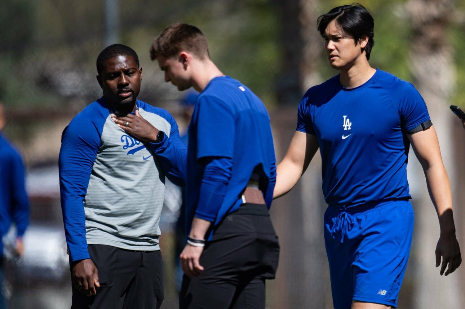 大谷らのコンディショニングを支えるスミスコーチ(左) ©Nanae Suzuki