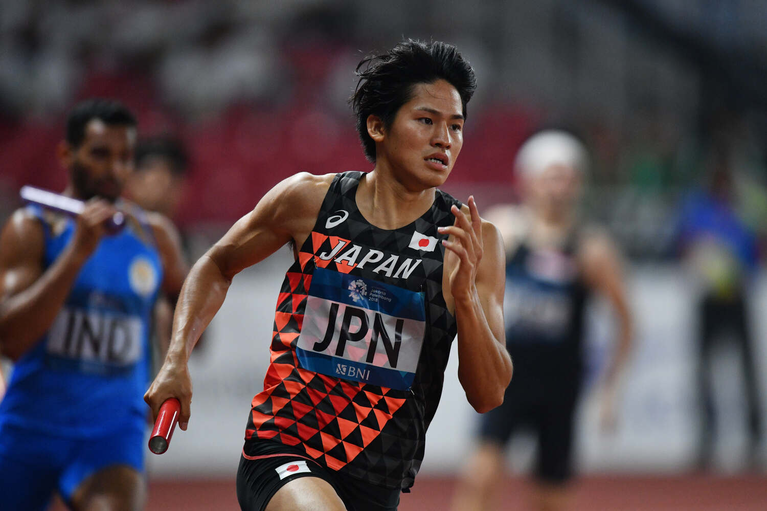 2018年のアジア大会ではマイルリレーの日本代表メンバーとして活躍。東京五輪も視野に入れていたが…　©AFLO