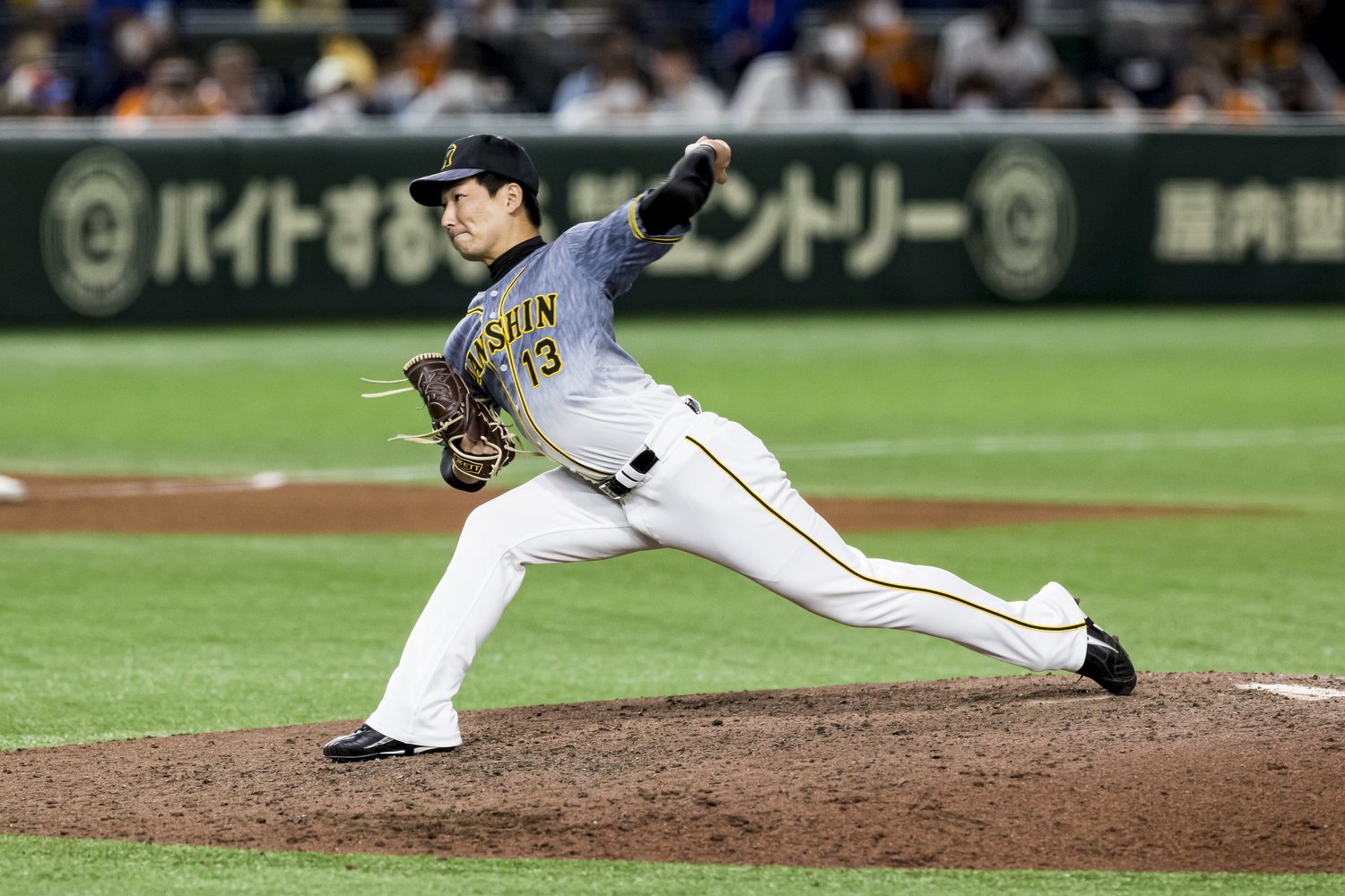 独特なフォームが必見の岩崎©Kiichi Matsumoto