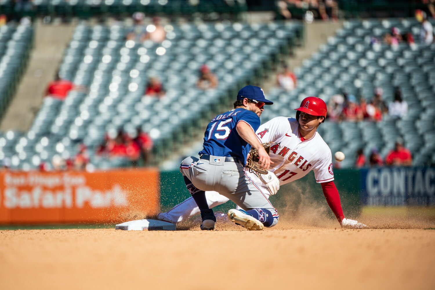 果敢に盗塁を仕掛ける大谷。2021年は26盗塁をマークした　©Nanae Suzuki