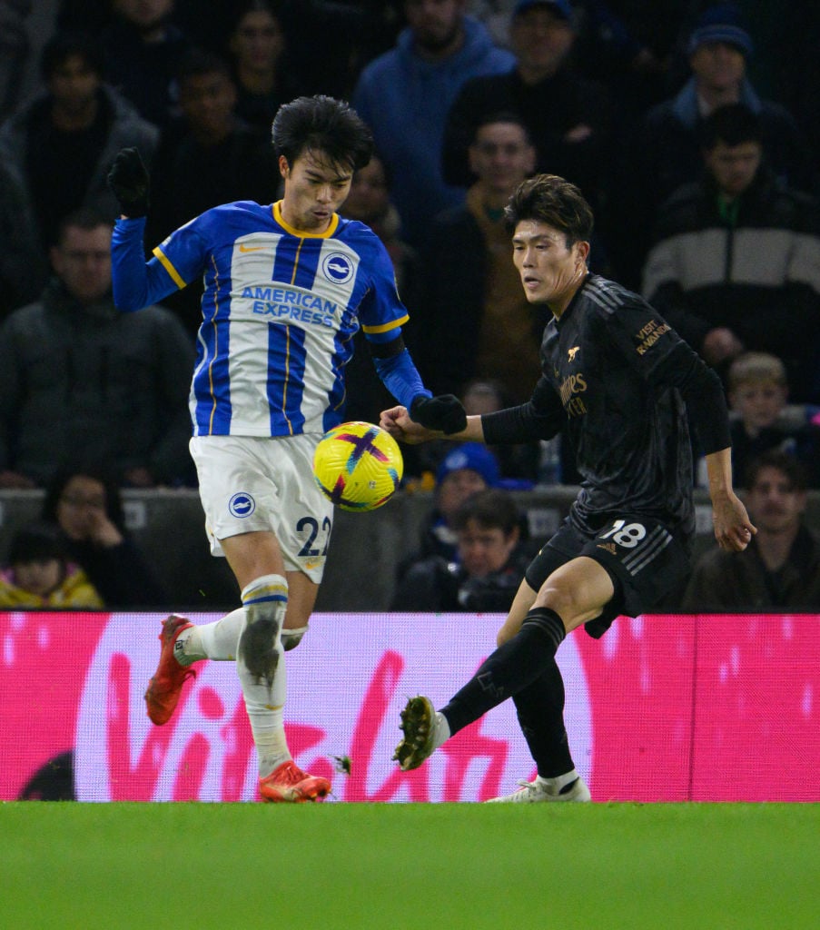 三笘とアーセナル冨安健洋のマッチアップ　©Getty Images