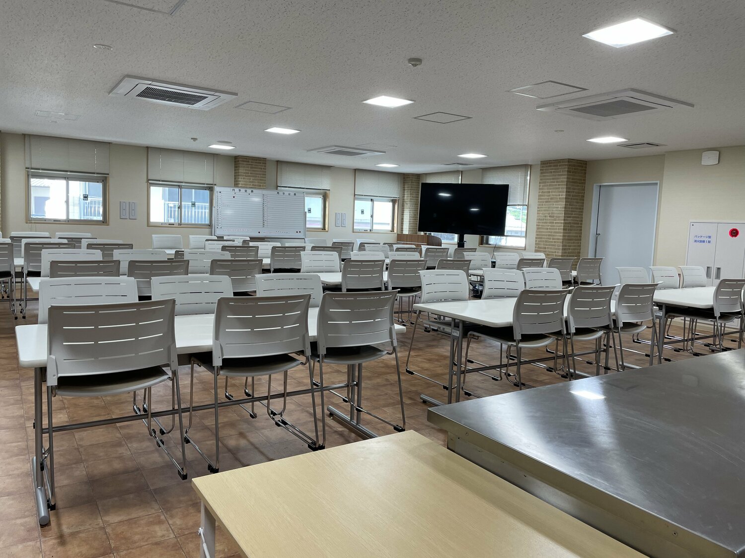 寮1Fの食堂 ©NumberWeb